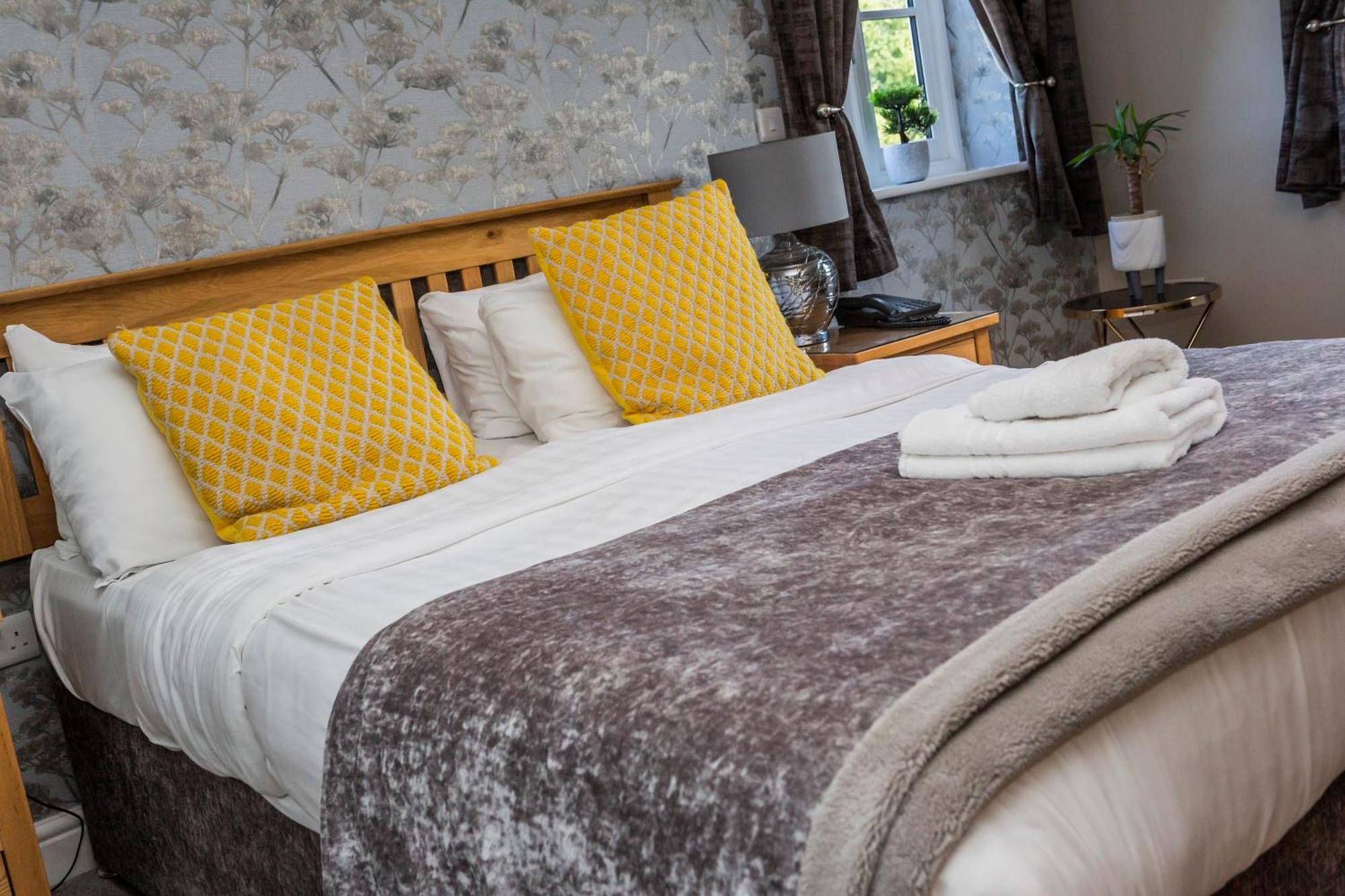 The Black Swan Inn Horsham St Faith Bagian luar foto
