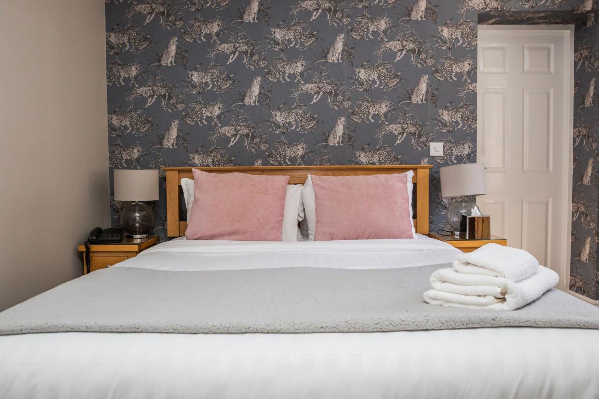 The Black Swan Inn Horsham St Faith Bagian luar foto