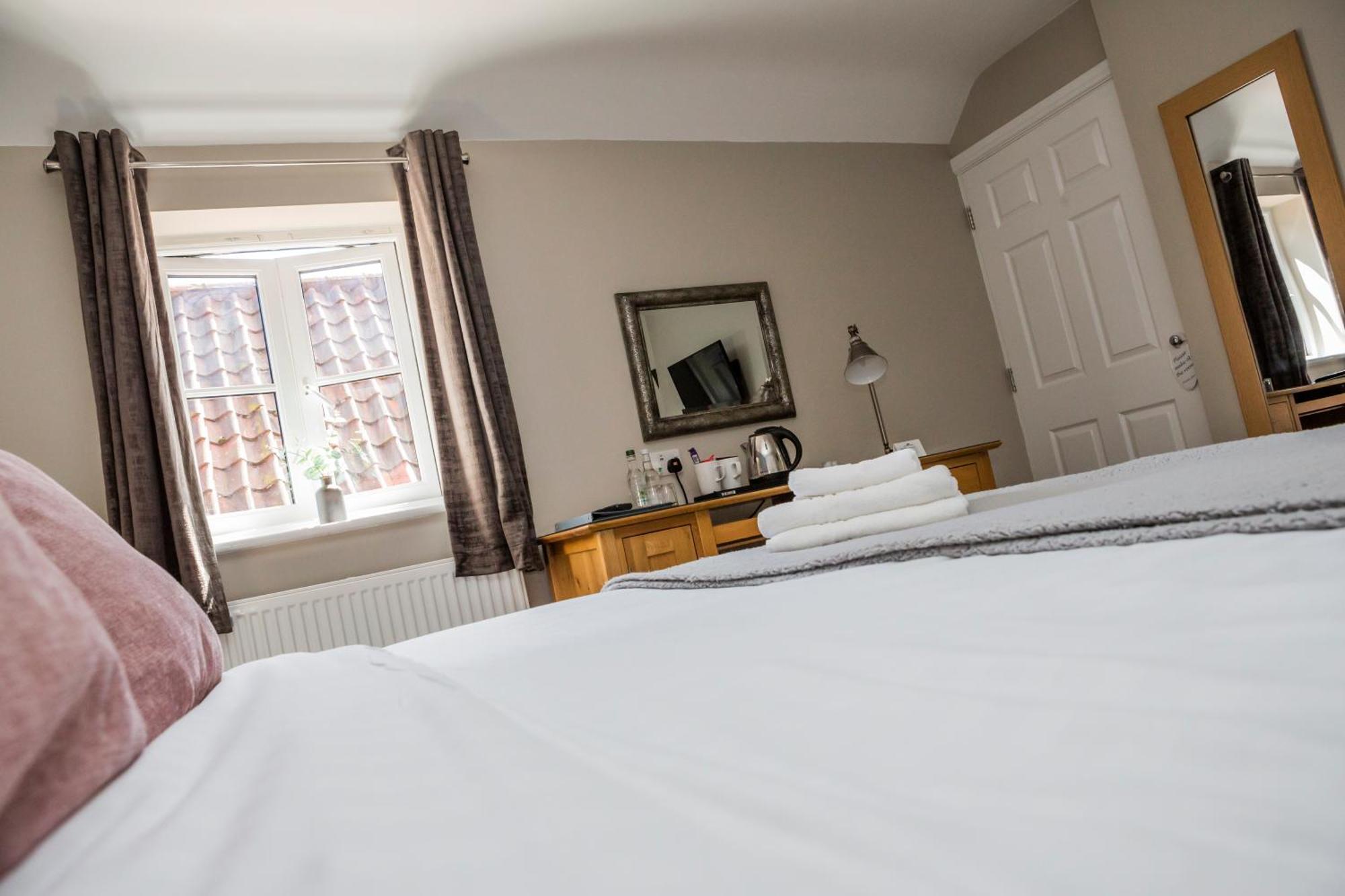 The Black Swan Inn Horsham St Faith Bagian luar foto