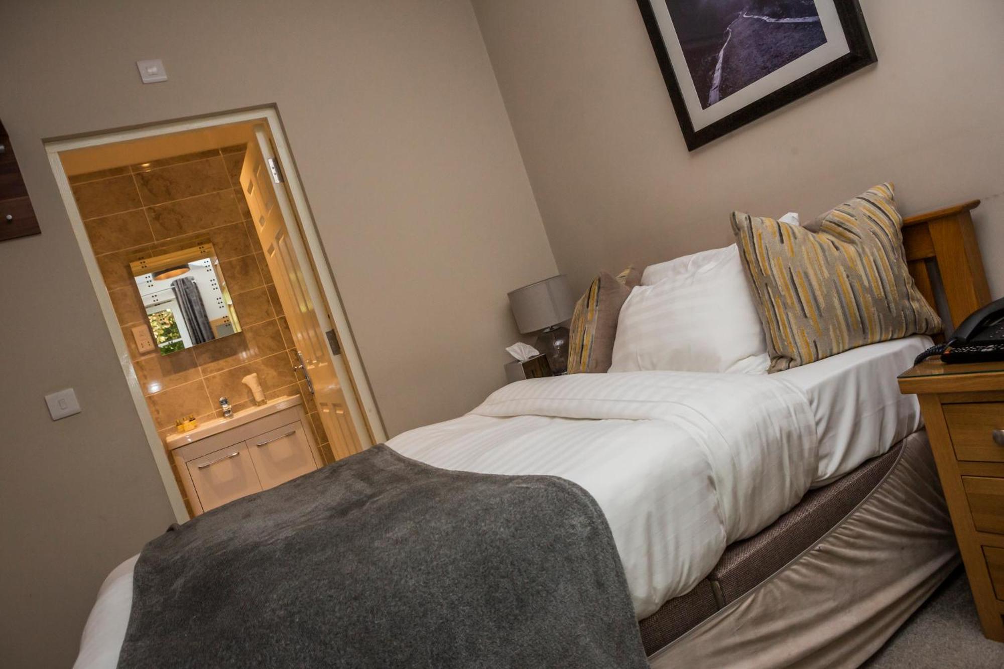 The Black Swan Inn Horsham St Faith Bagian luar foto