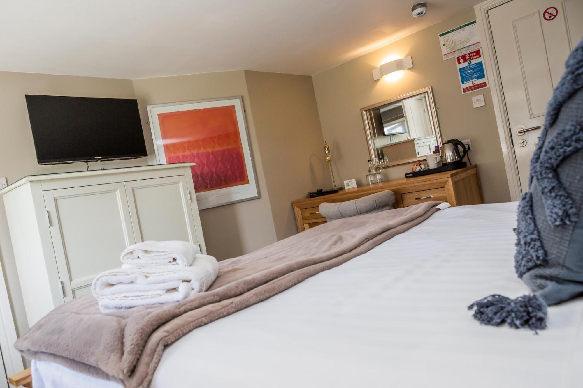 The Black Swan Inn Horsham St Faith Bagian luar foto