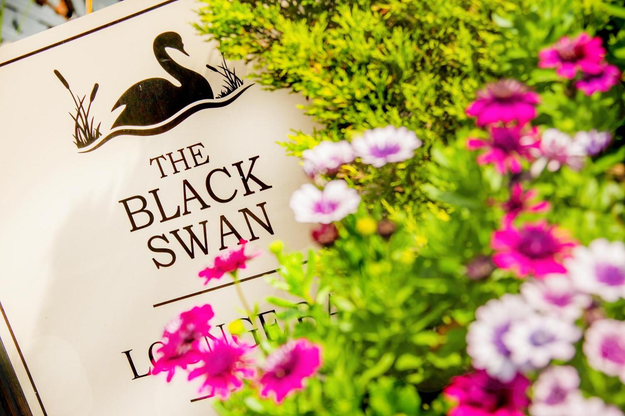 The Black Swan Inn Horsham St Faith Bagian luar foto